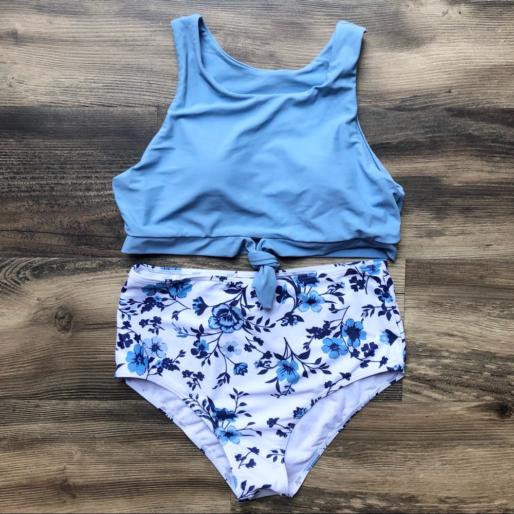 IFFEI Two Piece Swimsuit Woman’s Medium Light Blue - Picture 1 of 9